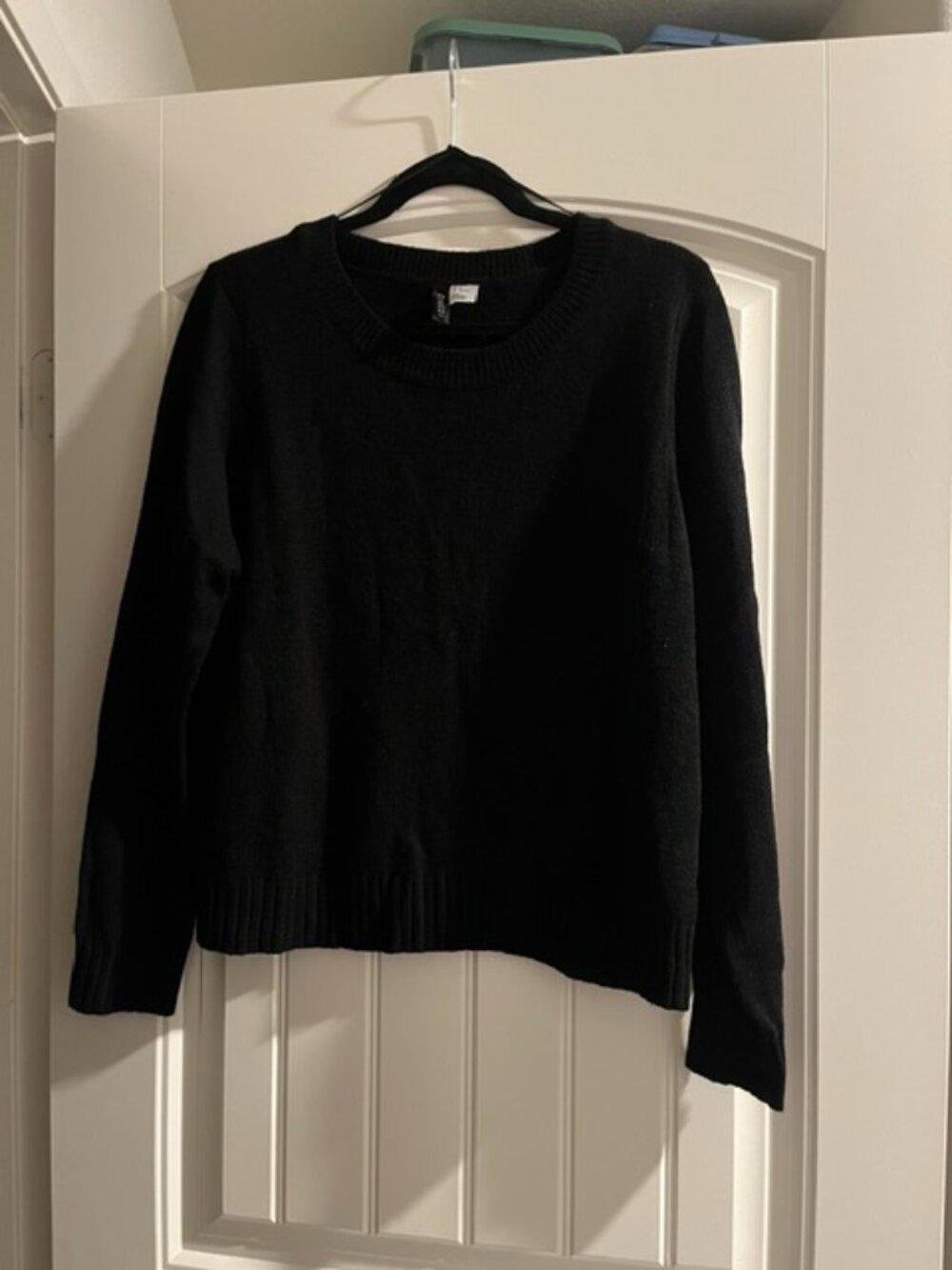 Divided sweater black sz. L